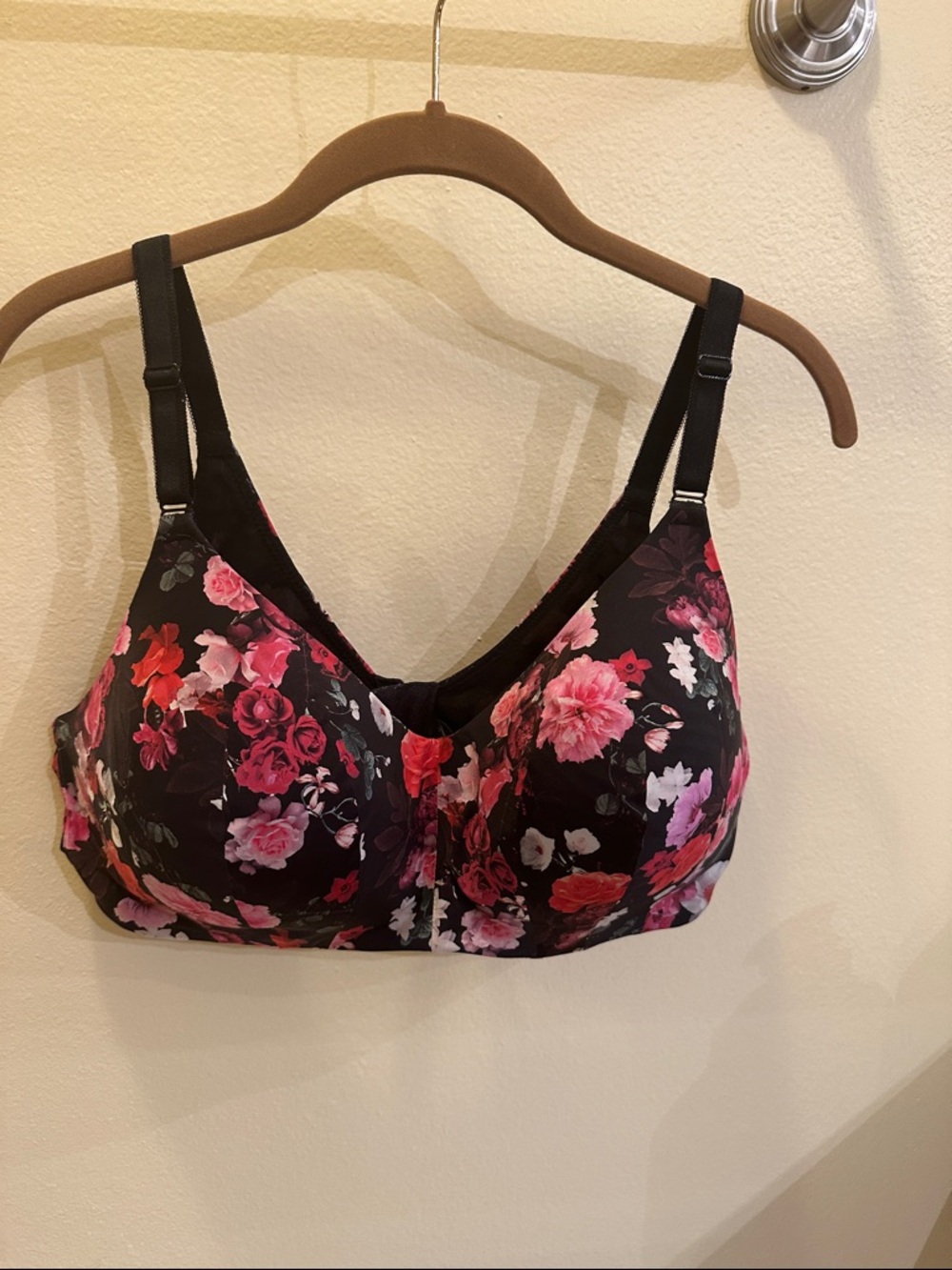 Torrid Curves Wireless Comfort Bra in Black with Pink & Red Flowers